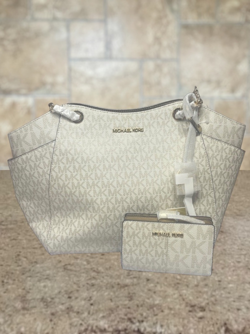 Michael Kors Chain Tote & Wallet Set MK Signature Logo Pale Gold/Cream